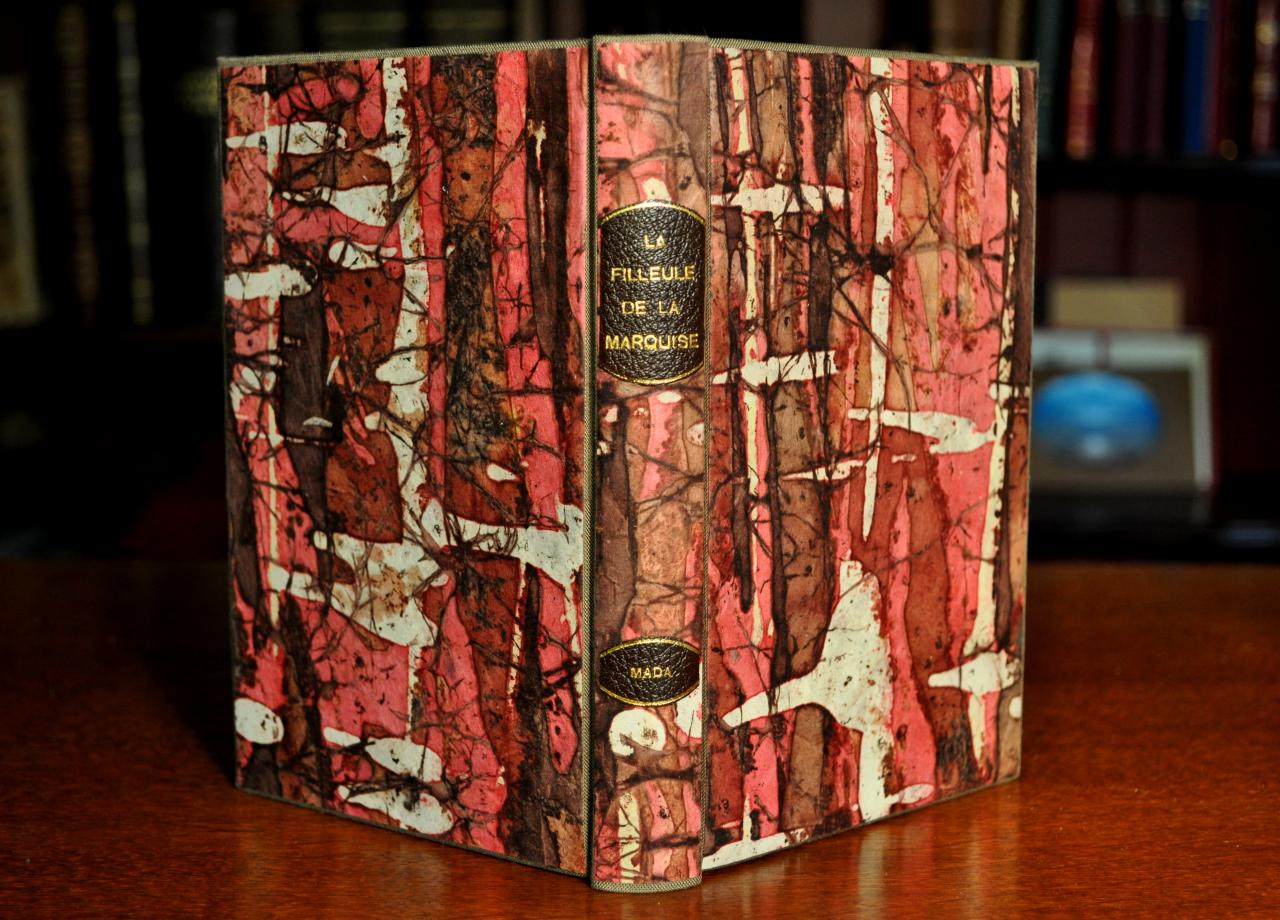 Bradel pleine toile taupe, plats et dos papier batik